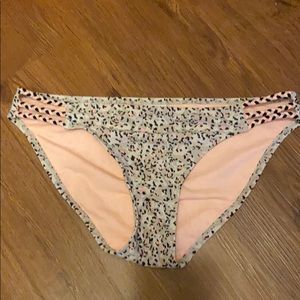 women’s bikini bottom (cheetah print)